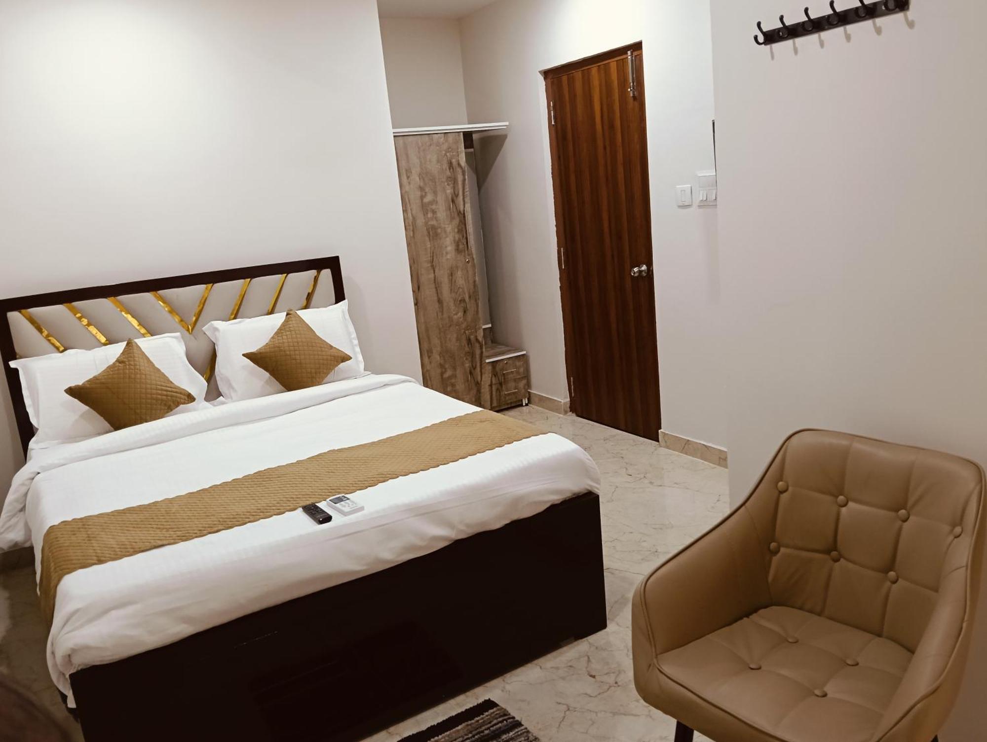 Vaaraahi Hotels Хайдарабад Экстерьер фото
