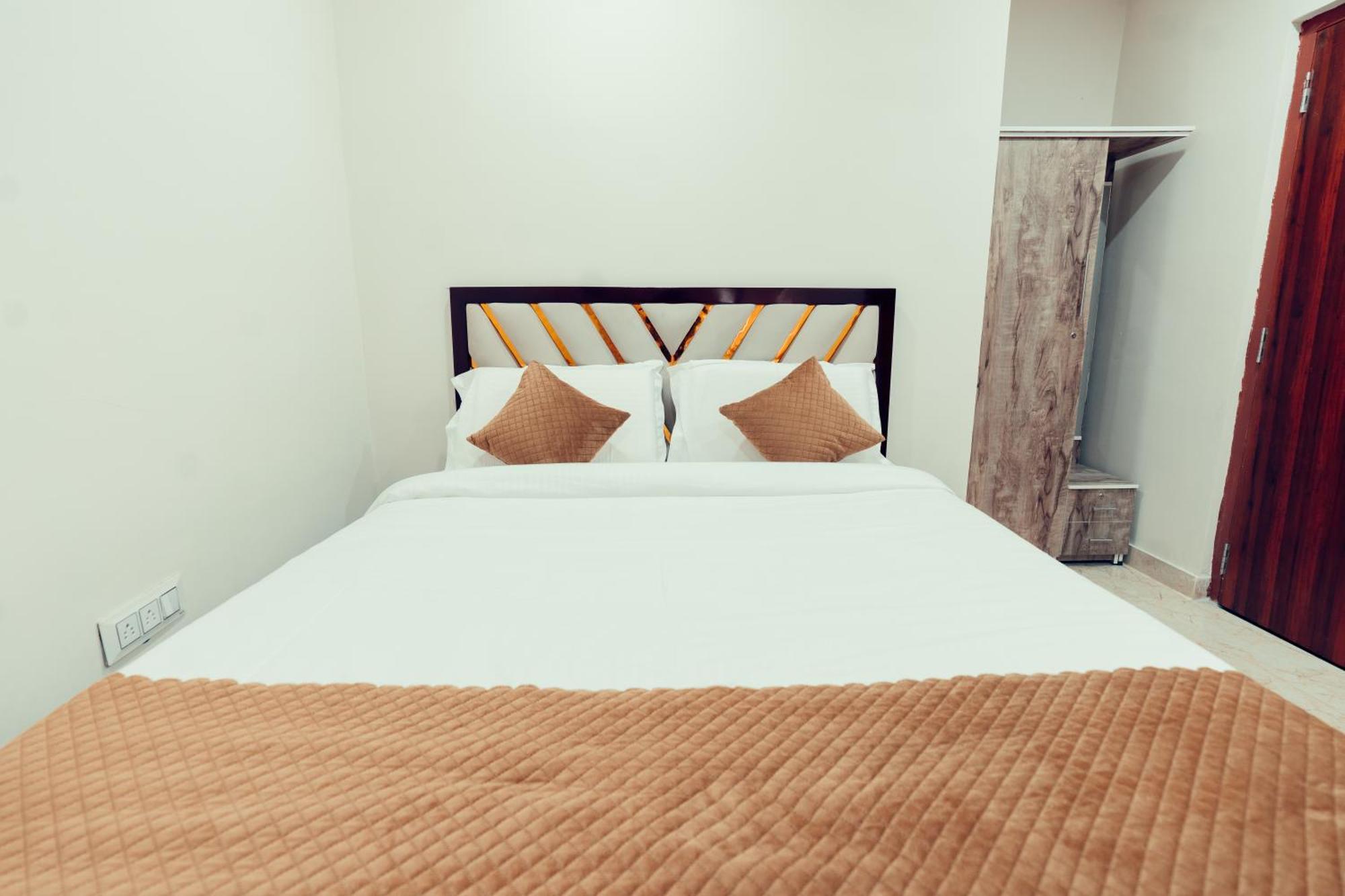 Vaaraahi Hotels Хайдарабад Экстерьер фото